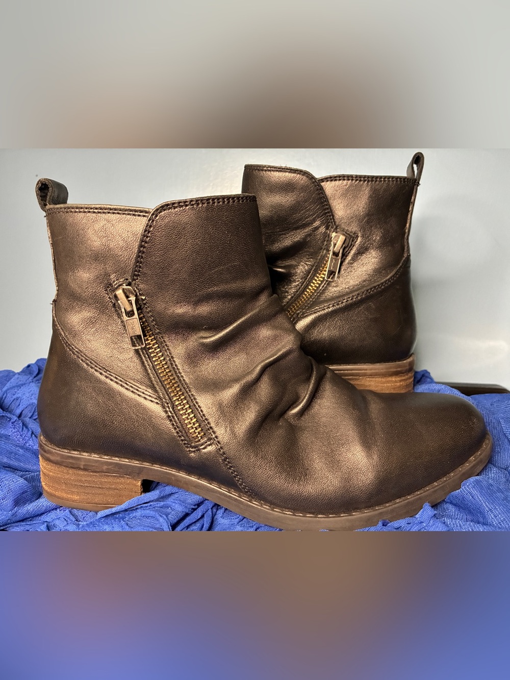Earth Black Leather Side-Zip Ankle Booties